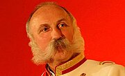 Der österreichische Kaiser blickt selbstbewusst nach vorne.